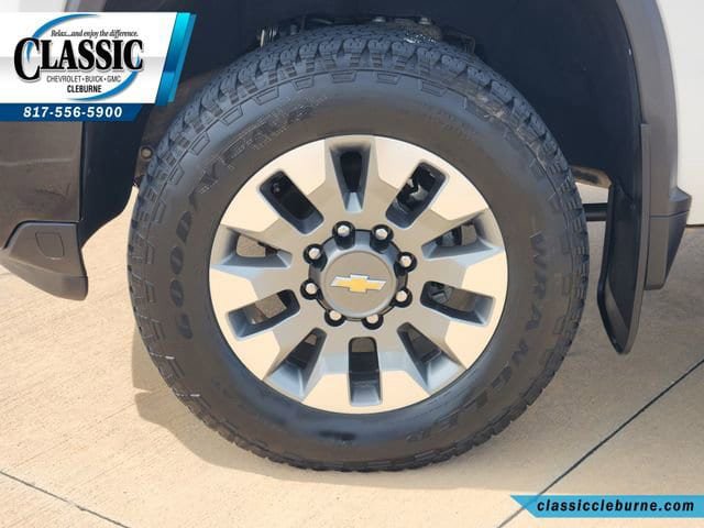 Used 2025 Chevrolet Silverado 2500 Custom w/ Custom Value Package AWD/4WD image 12