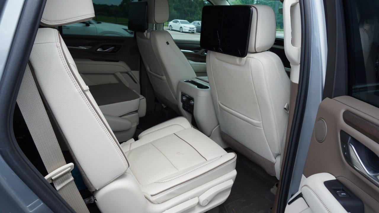 Used 2023 GMC Yukon Denali w/ Denali Reserve Package RWD image 17