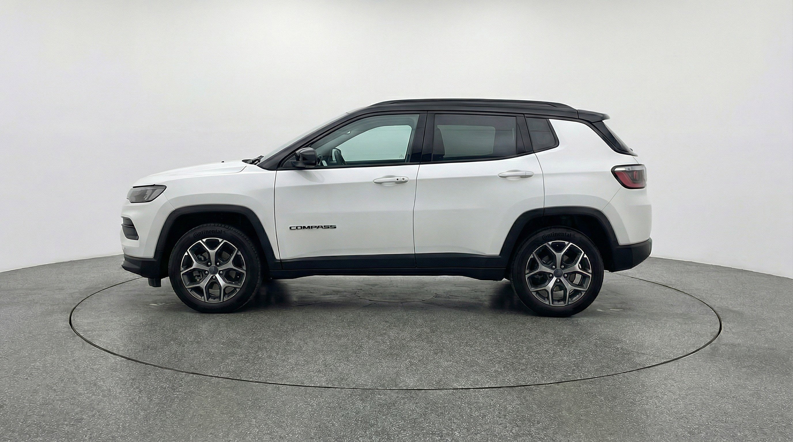 Used 2025 Jeep Compass Limited image 5