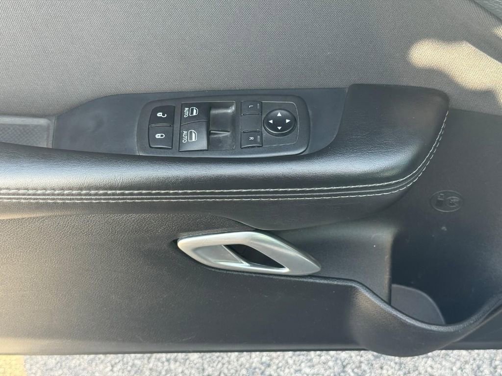 Used 2019 Dodge Challenger SXT image 12