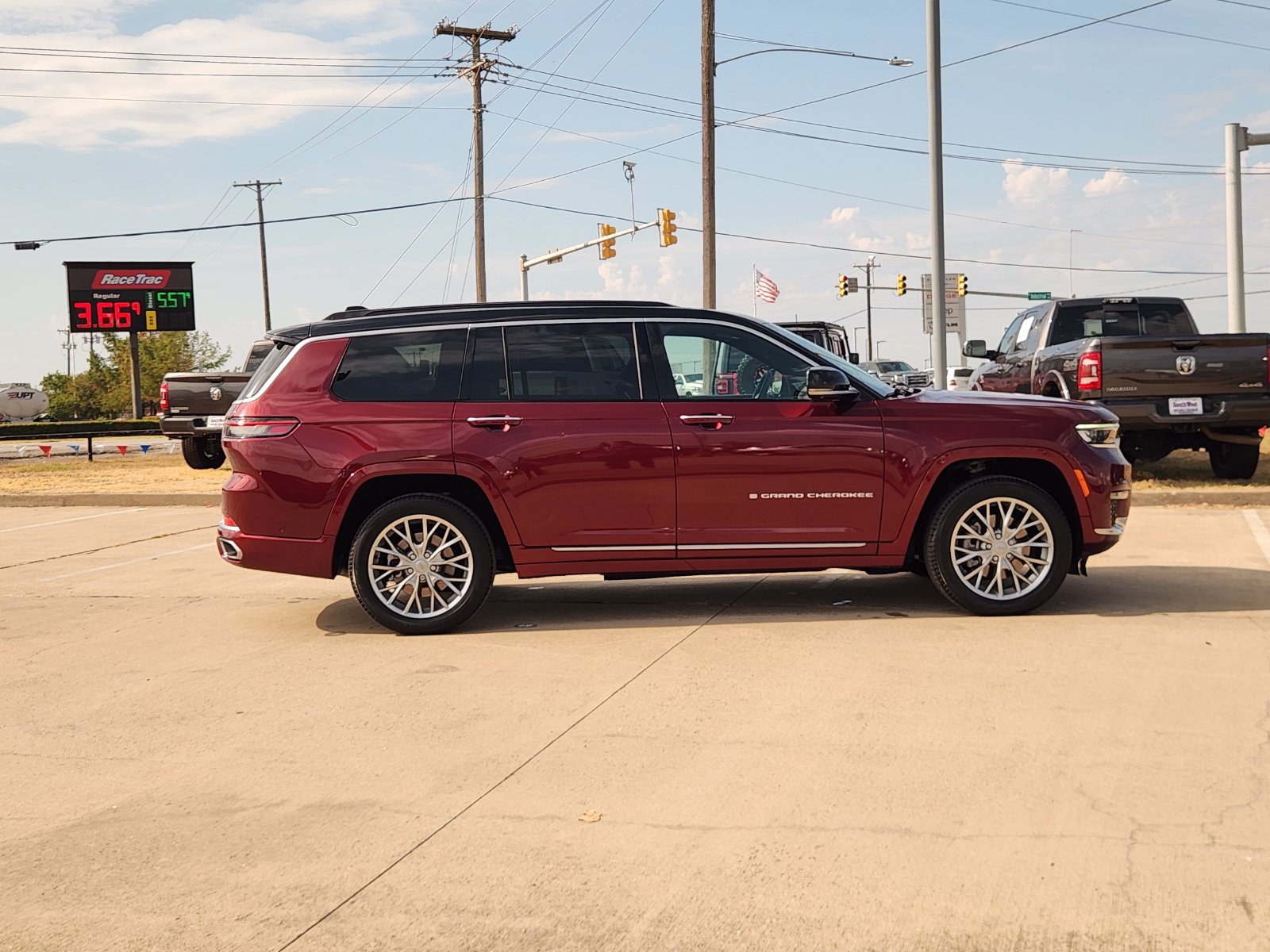 Used 2025 Jeep Grand Cherokee L Summit w/ Advanced Protech Group IV AWD/4WD image 7