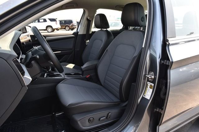 Certified 2025 Volkswagen Jetta SE image 20