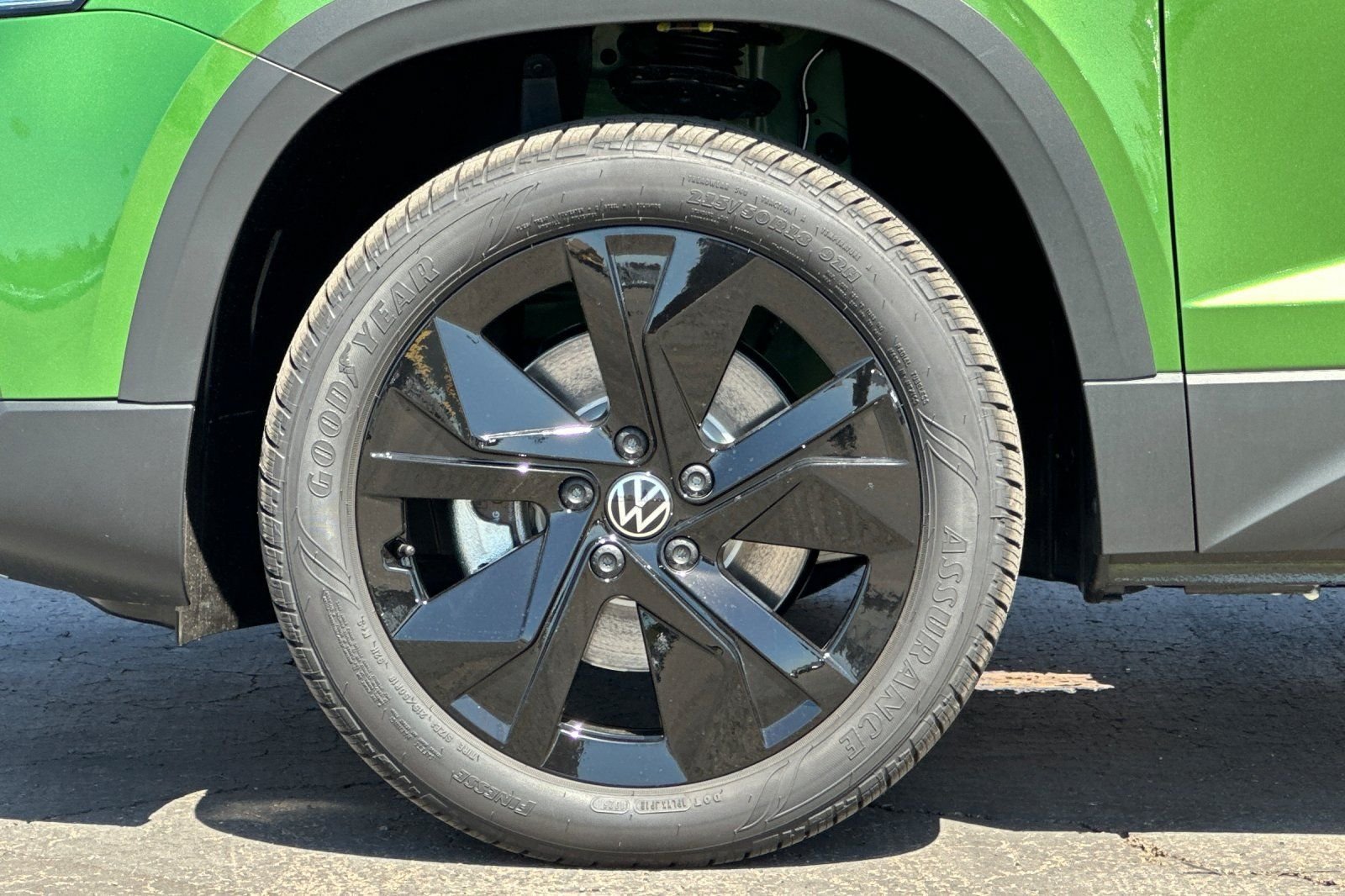 New 2026 Volkswagen Taos SE FWD image 25