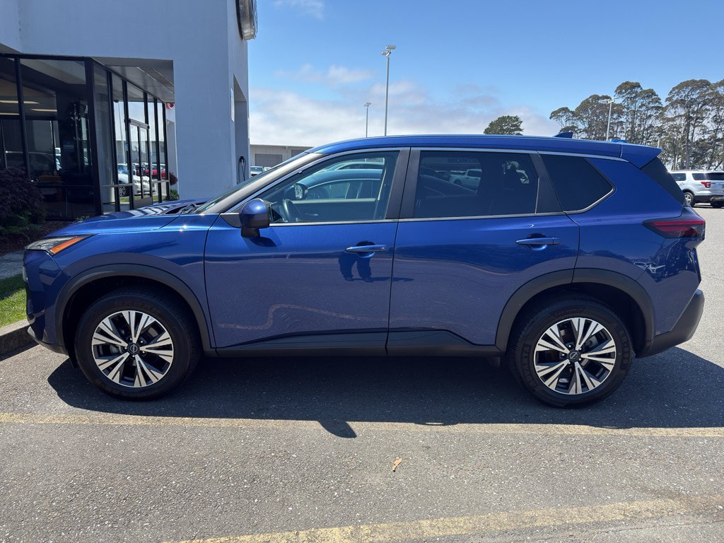 Used 2023 Nissan Rogue SV AWD/4WD image 2