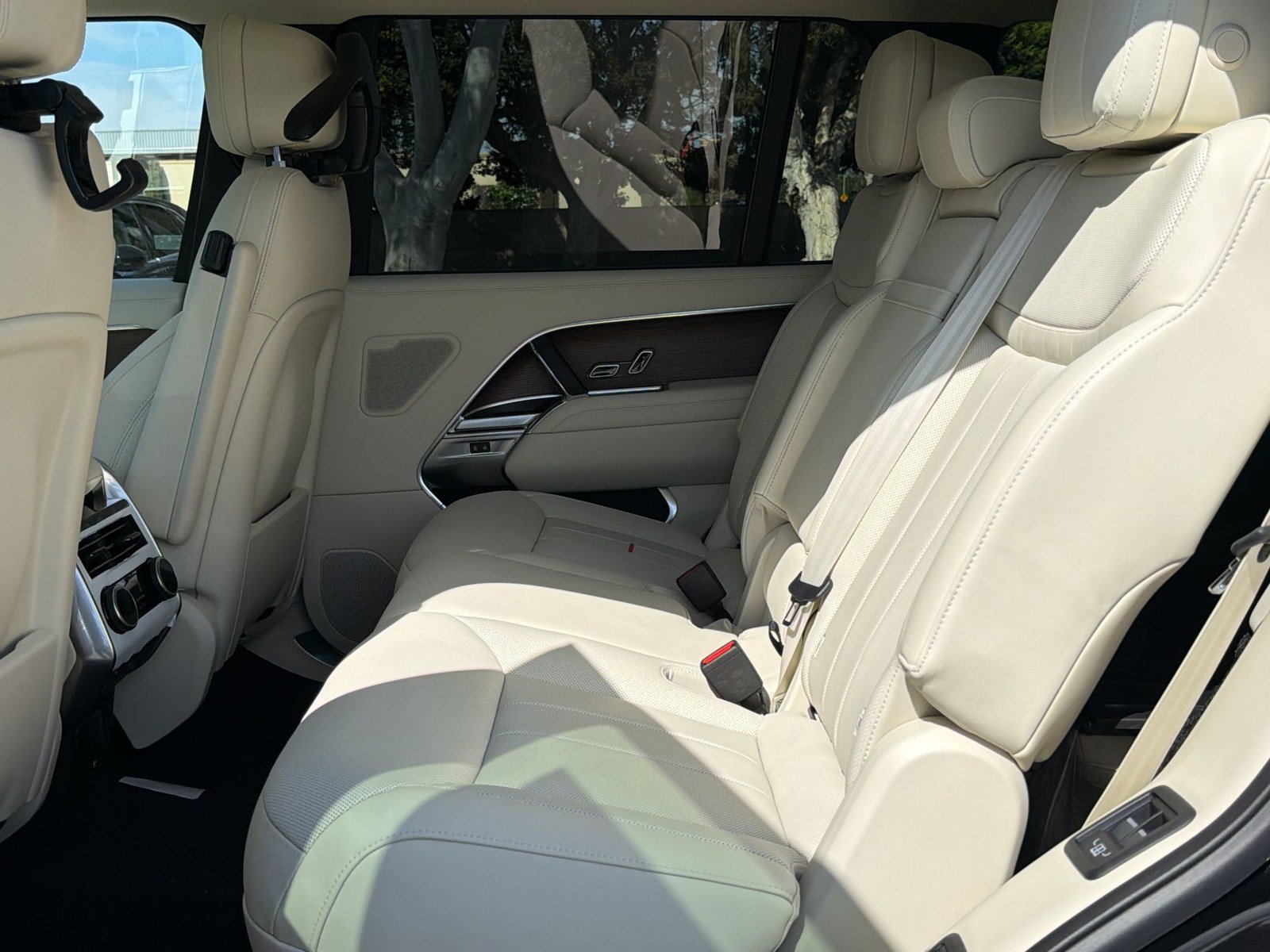 New 2026 Land Rover Range Rover Long Wheelbase SE AWD/4WD image 22