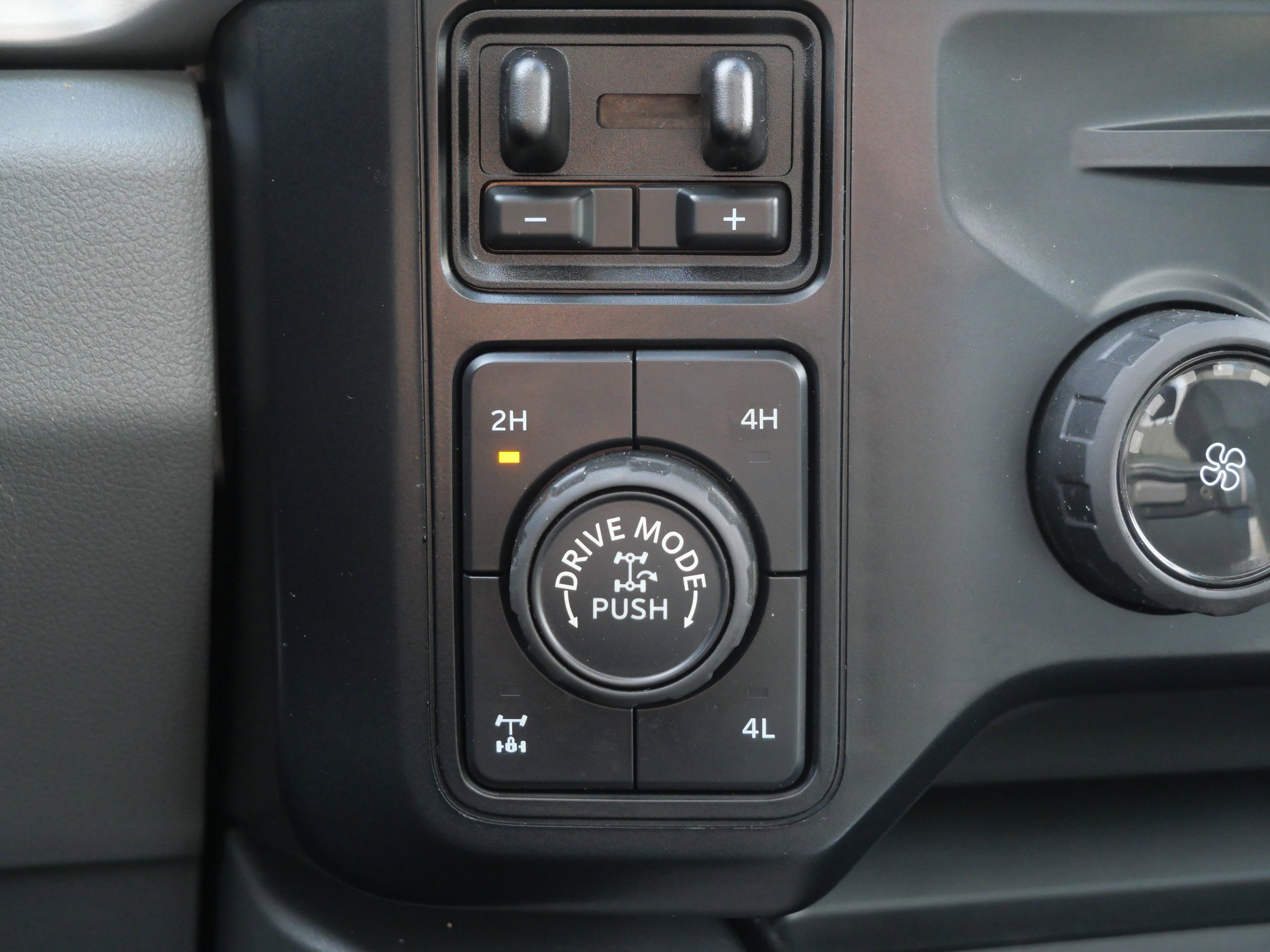 Used 2023 Ford F350 XLT w/ Black Appearance Package image 25