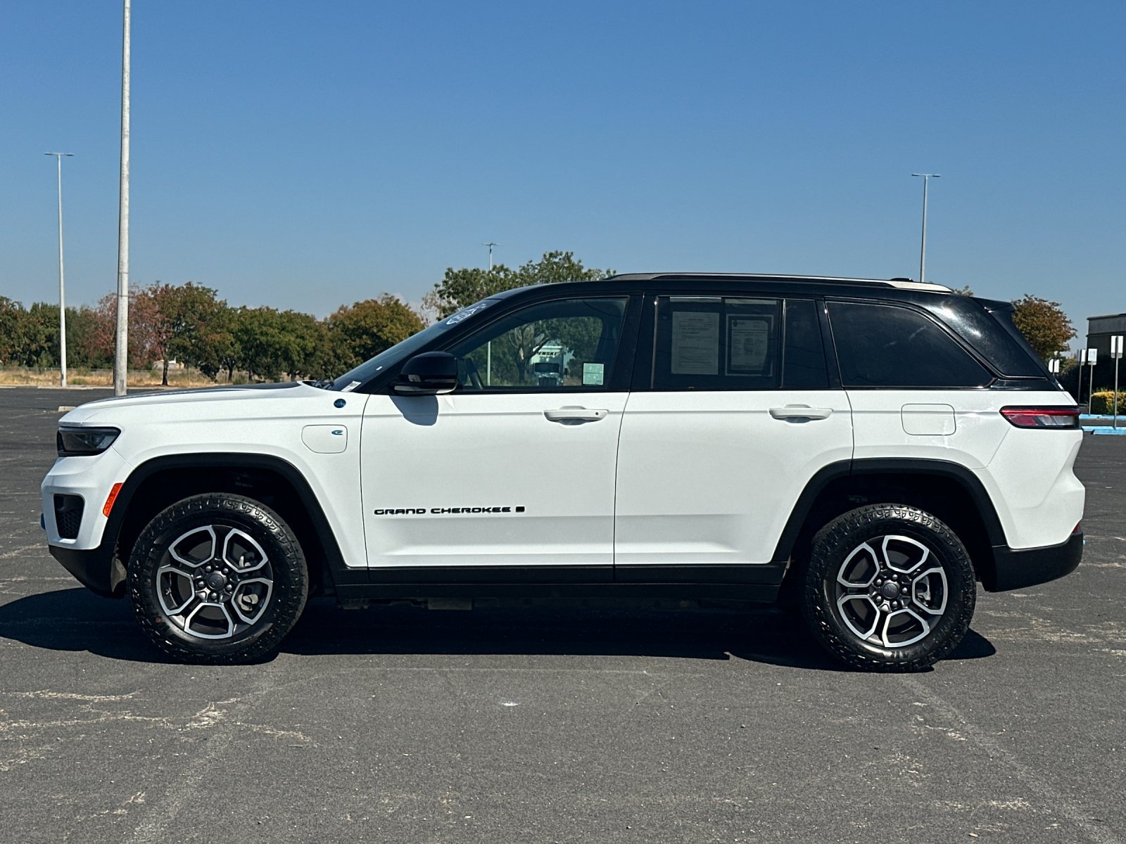 Used 2023 Jeep Grand Cherokee Trailhawk w/ Luxury Tech Group III AWD/4WD image 7