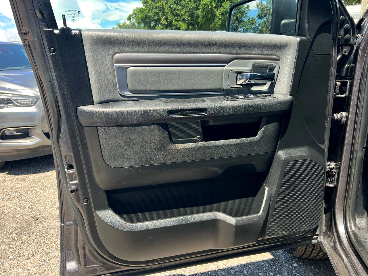 Used 2022 RAM 1500 Classic SLT image 11