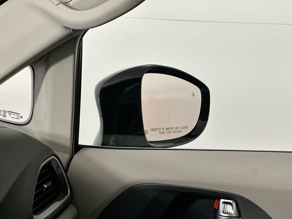Used 2024 Chrysler Pacifica Touring-L FWD image 24