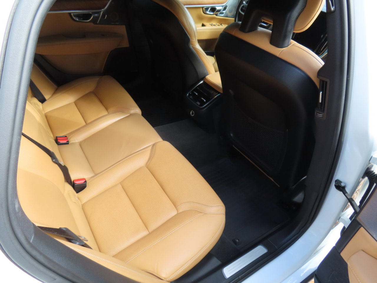 Used 2017 Volvo S90 T6 Inscription w/ Vision Package image 36