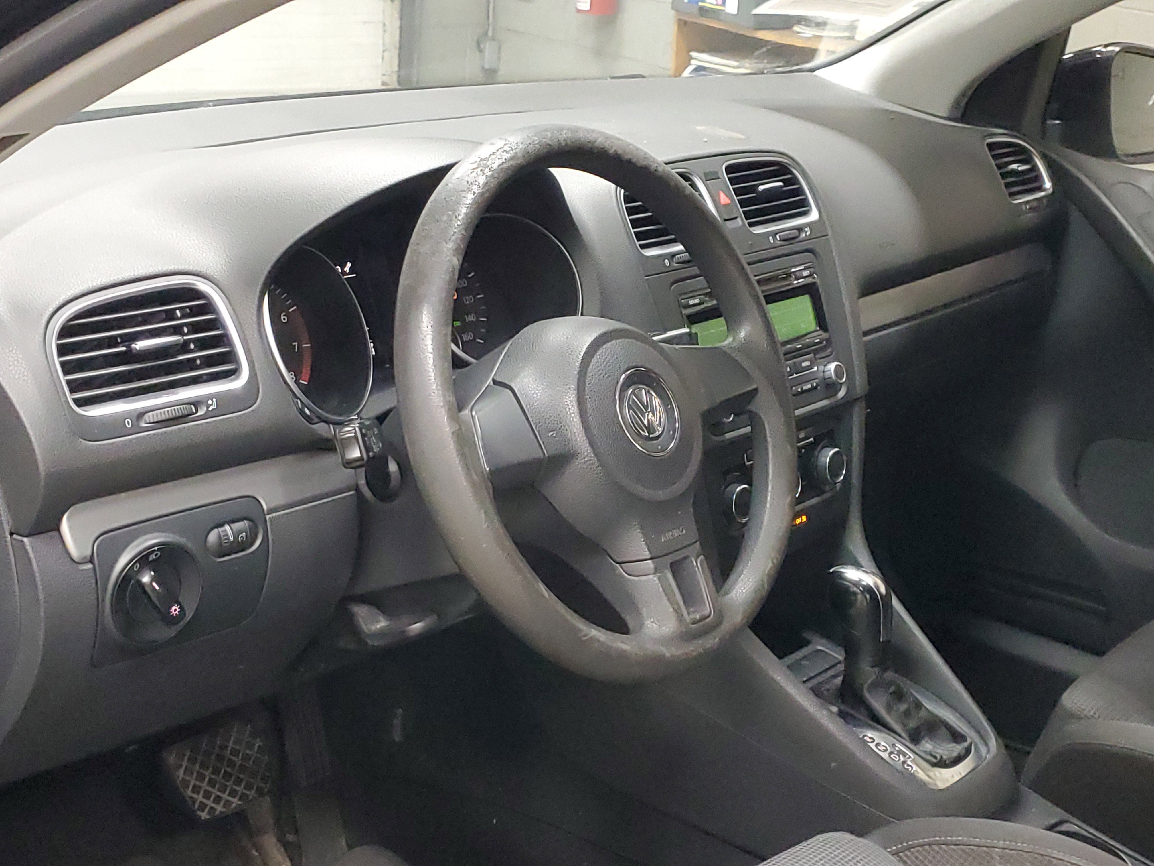 Used 2012 Volkswagen Golf 2-Door FWD image 14