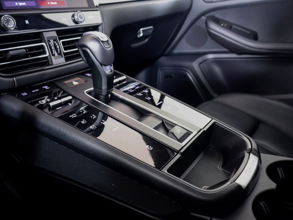 Certified 2024 Porsche Macan w/ Premium Plus Package image 19