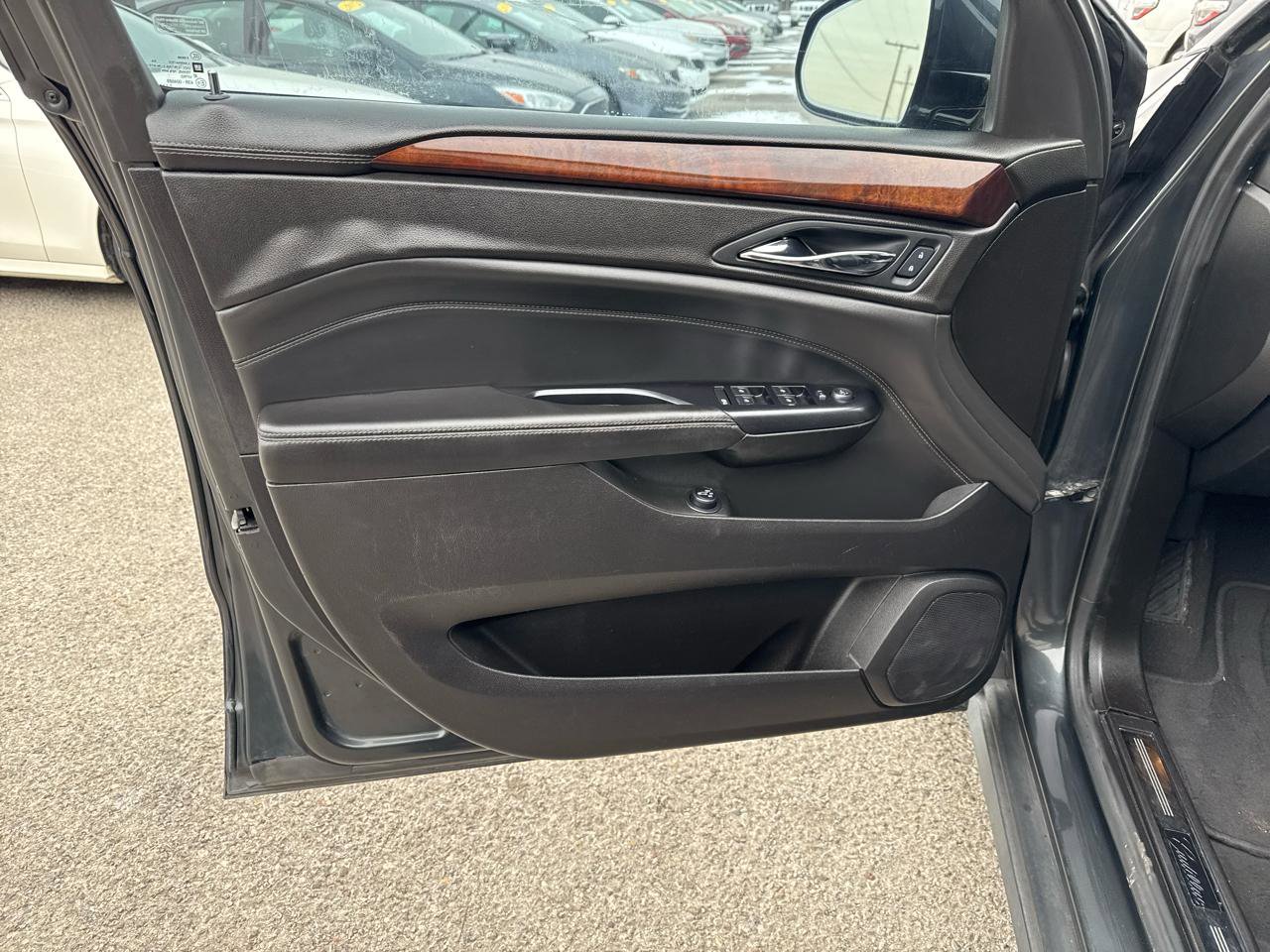 Used 2015 Cadillac SRX Luxury w/ Driver Awareness Package FWD image 14