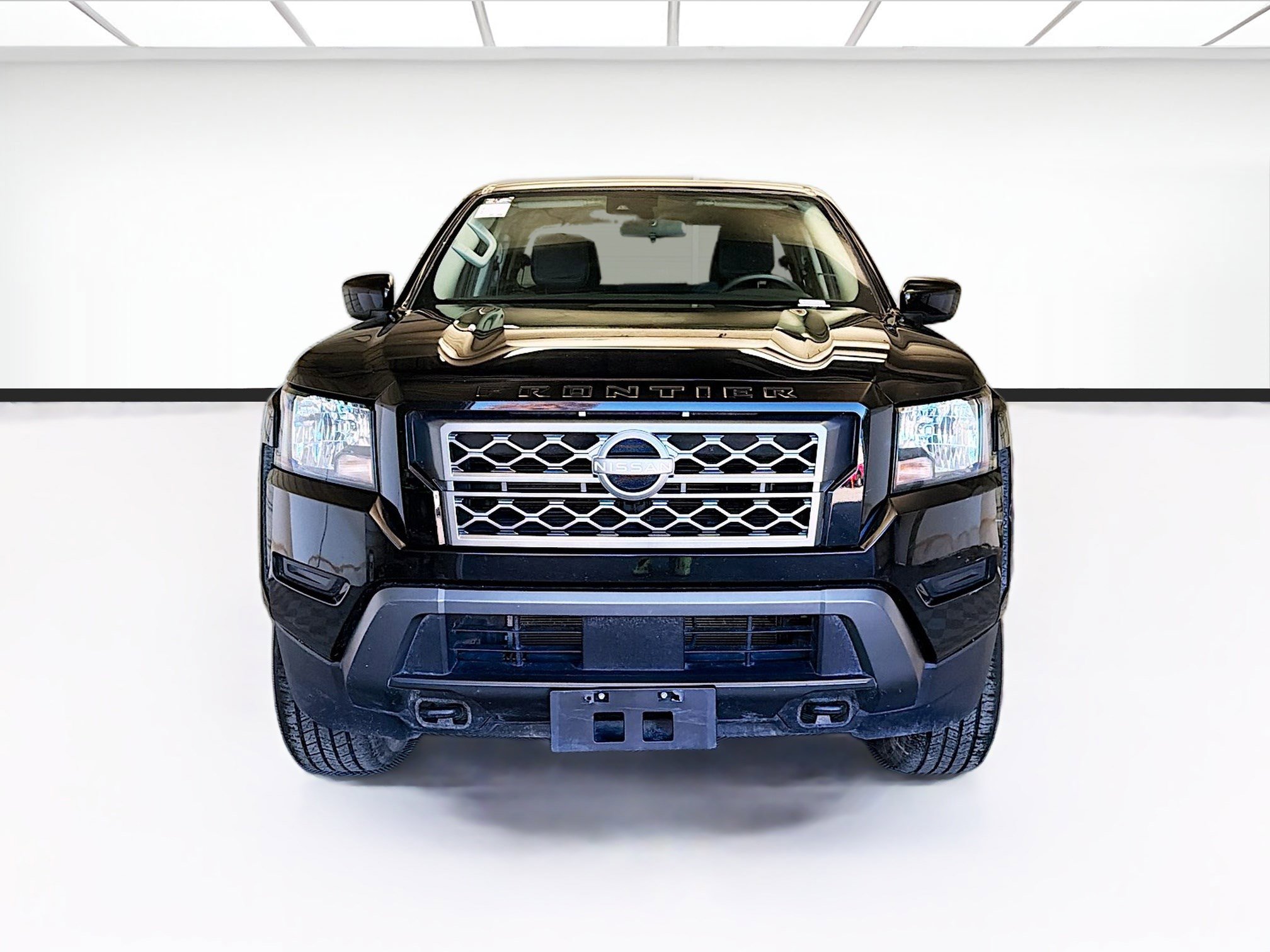 Used 2024 Nissan Frontier SV image 2