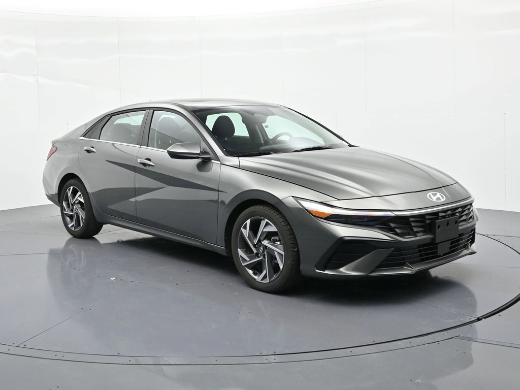 Used 2025 Hyundai Elantra SEL image 4