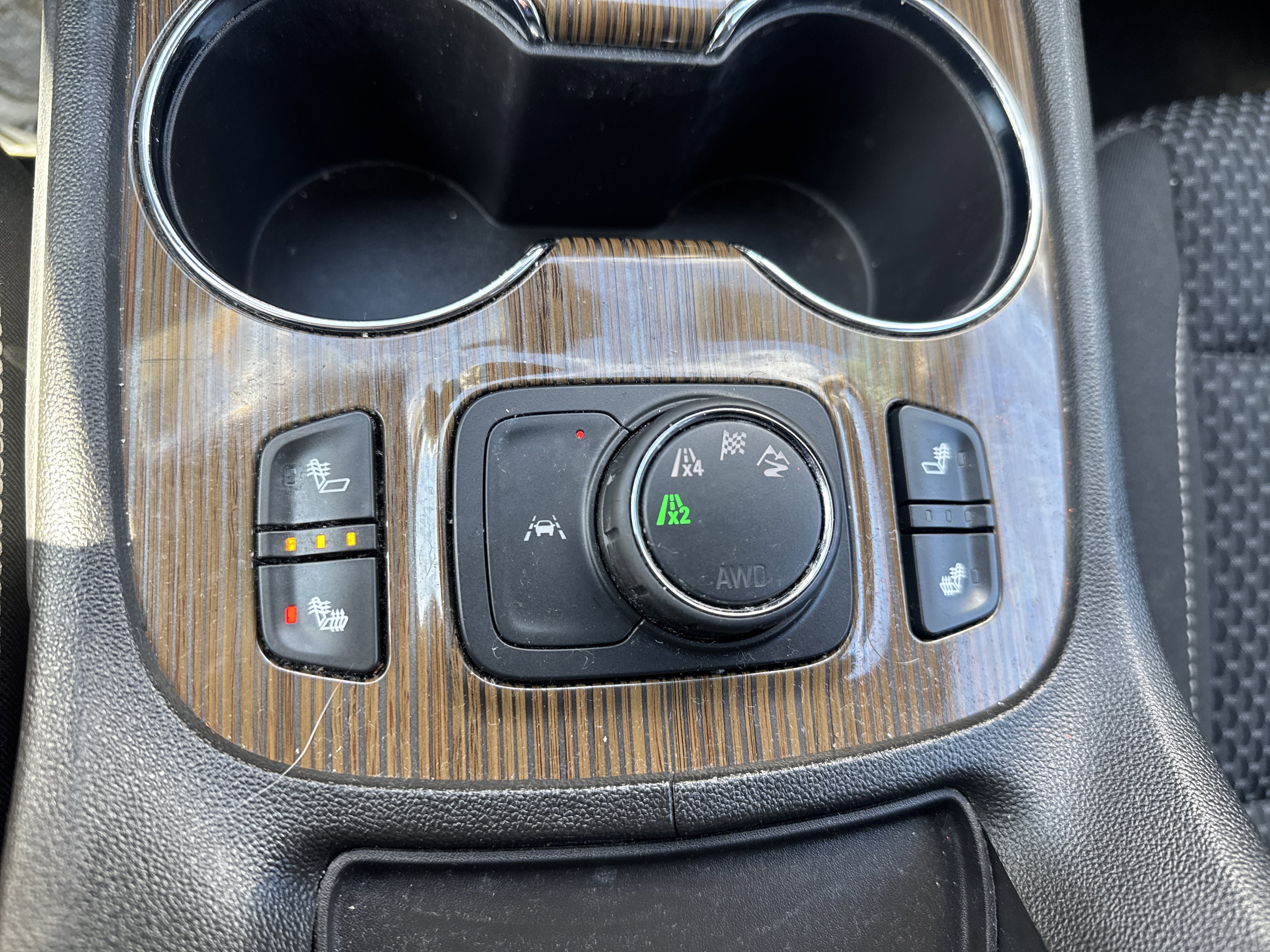 Used 2023 GMC Acadia SLE w/ Driver Convenience Package image 28