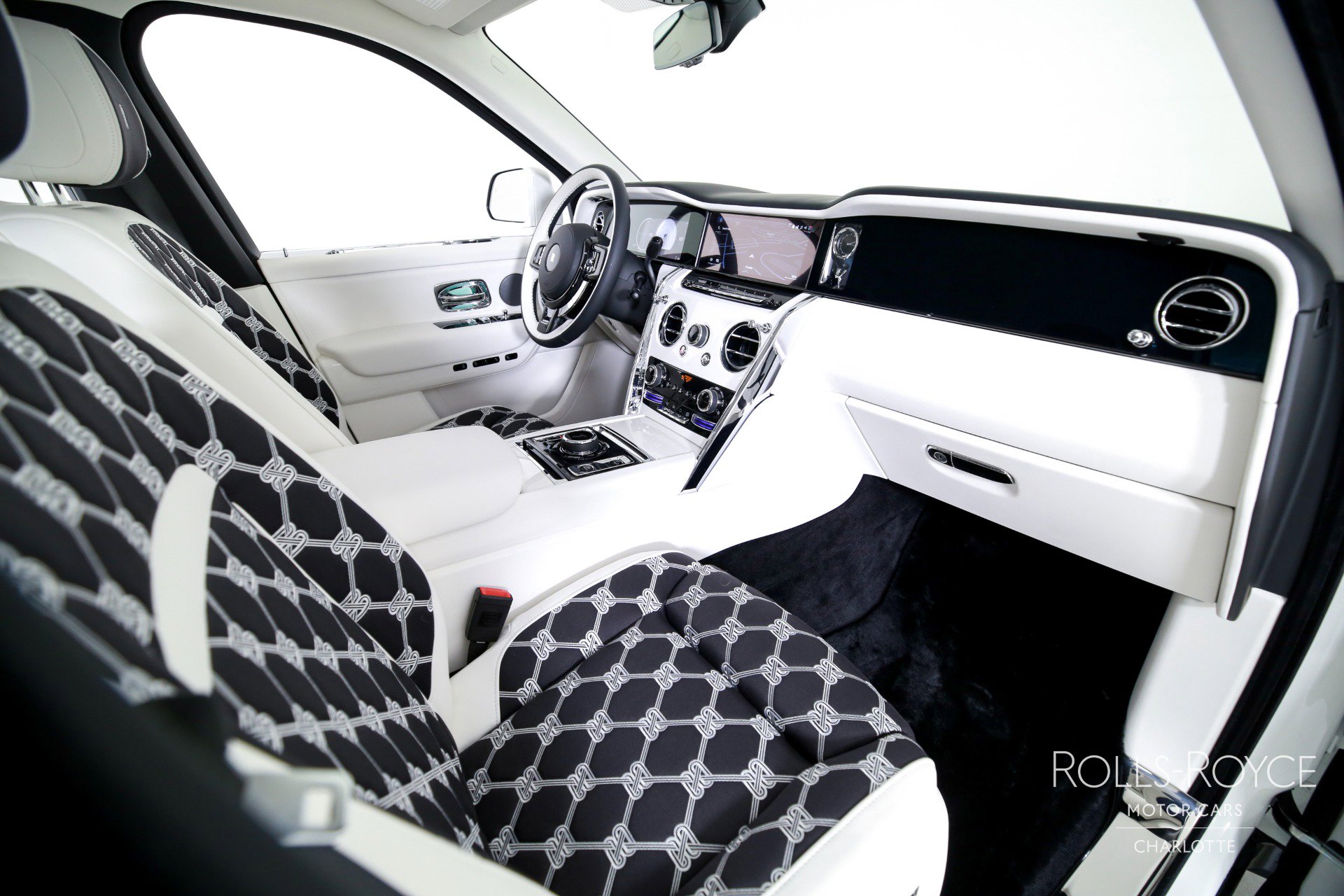 Used 2026 Rolls-Royce Cullinan image 37