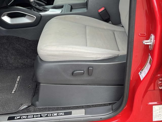 Used 2022 Nissan Frontier SV w/ Technology Package RWD image 25