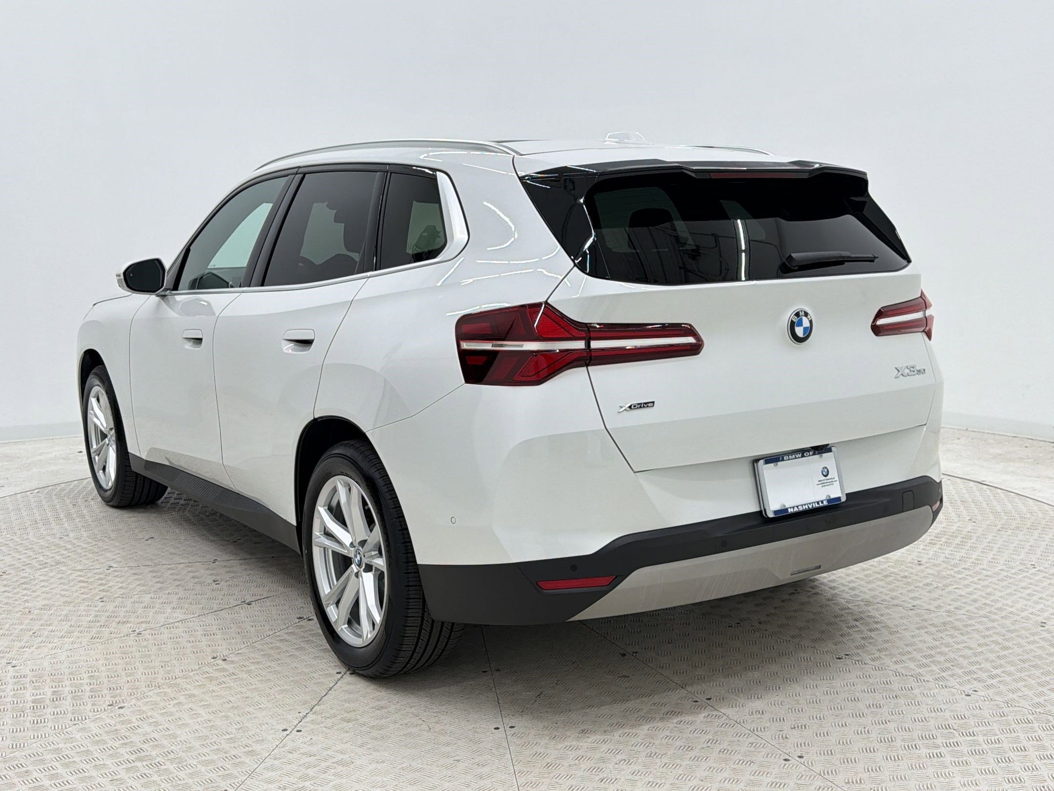 Used 2025 BMW X3 xDrive30i w/ Premium Package AWD/4WD image 3