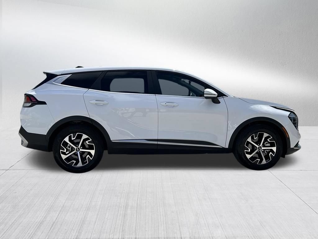 Used 2024 Kia Sportage EX FWD image 4