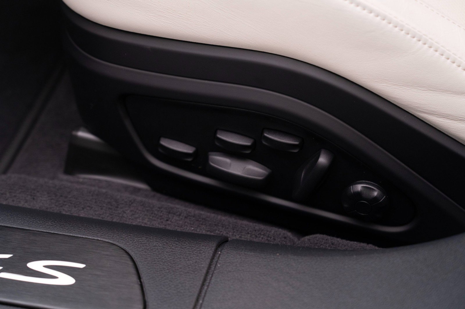 Used 2025 Porsche Panamera 4S image 16