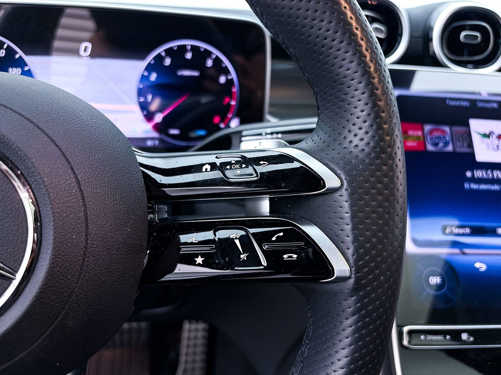 Used 2024 Mercedes-Benz GLC 300 4MATIC w/ AMG Line image 30