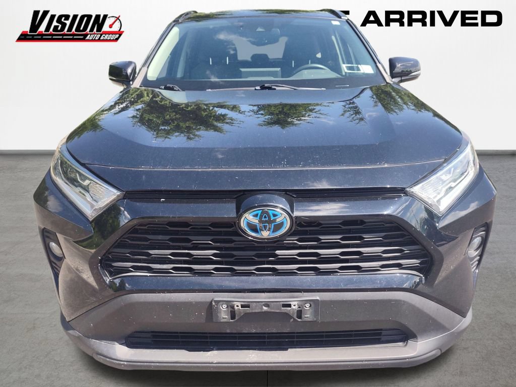 Used 2020 Toyota RAV4 XLE w/ XLE Grade Weather Package AWD/4WD image 8