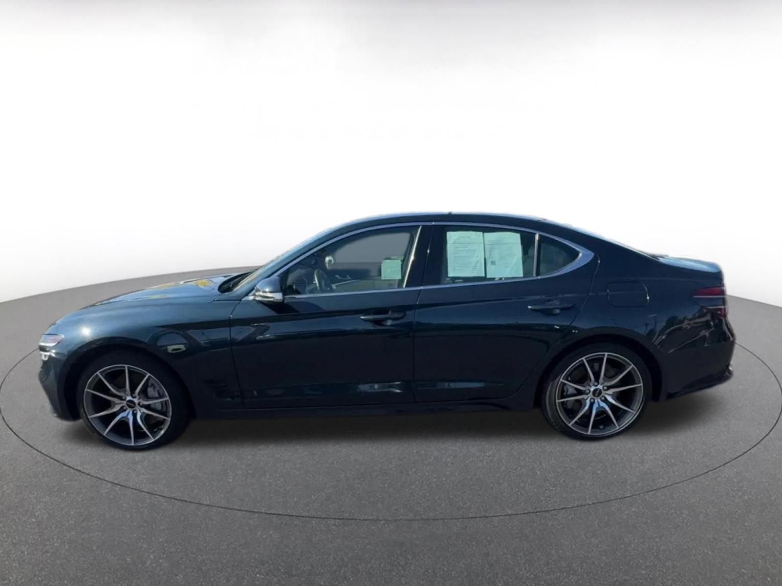 Used 2025 Genesis G70 2.5T image 8