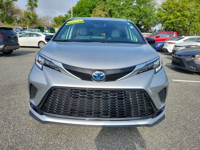 Used 2024 Toyota Sienna XSE w/ XSE Plus Package AWD/4WD image 15