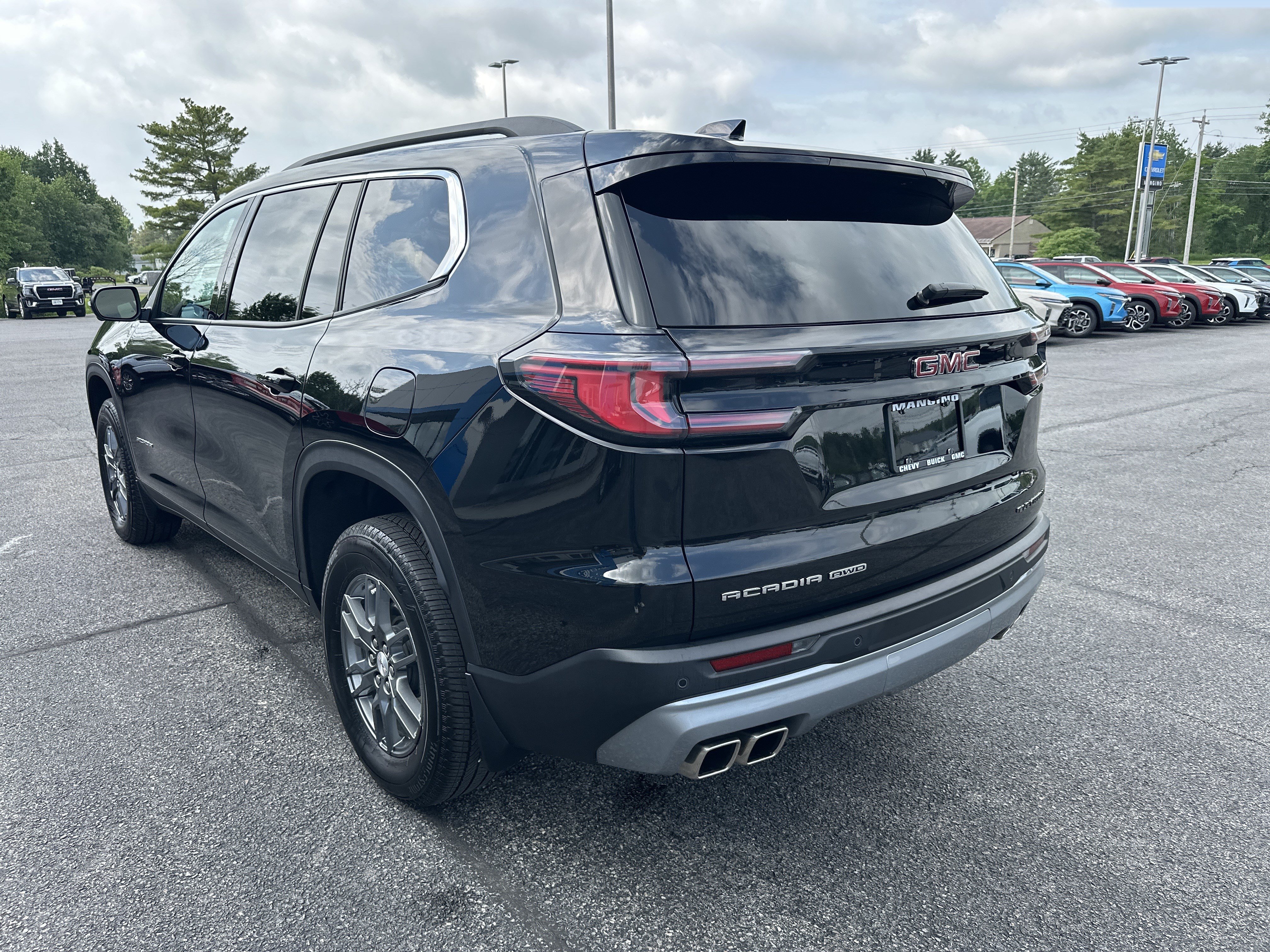 Used 2025 GMC Acadia Elevation AWD/4WD image 4