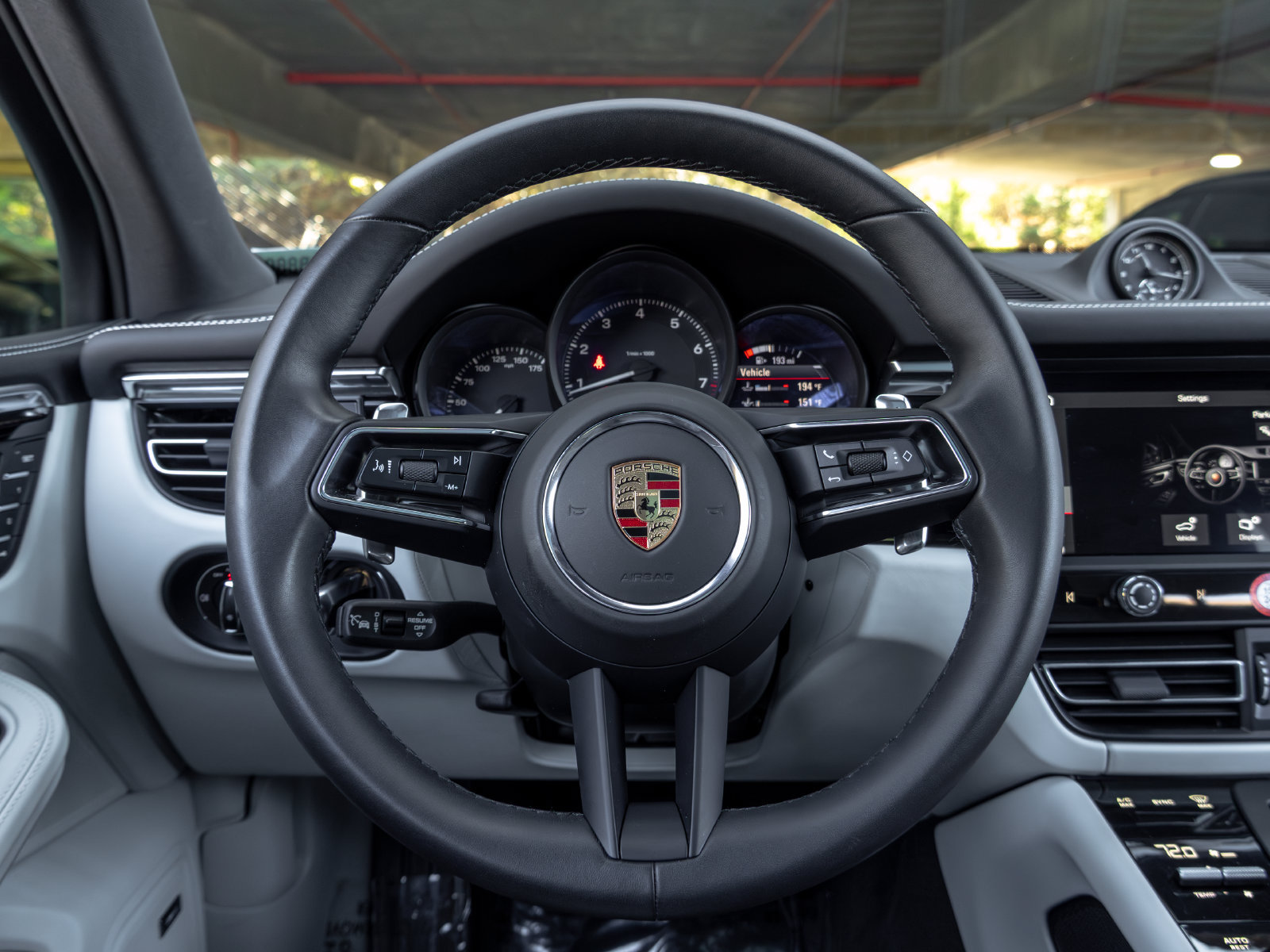 Certified 2025 Porsche Macan AWD/4WD image 28