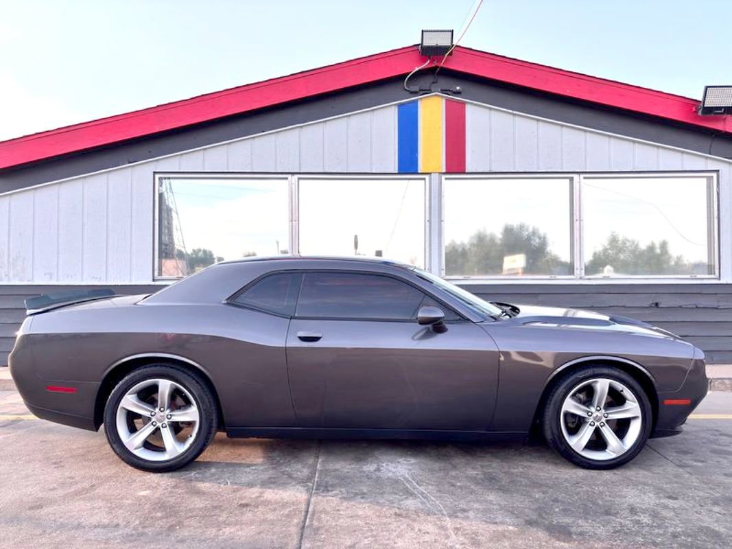 Used 2016 Dodge Challenger R/T image 3