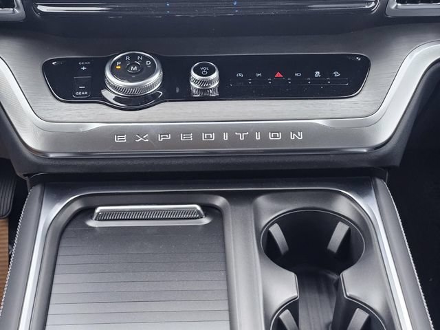 New 2026 Ford Expedition Max Platinum w/ Driver's Package AWD/4WD image 17