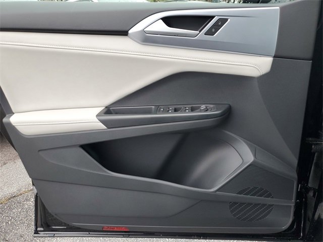 New 2026 Volkswagen Taos SE image 30