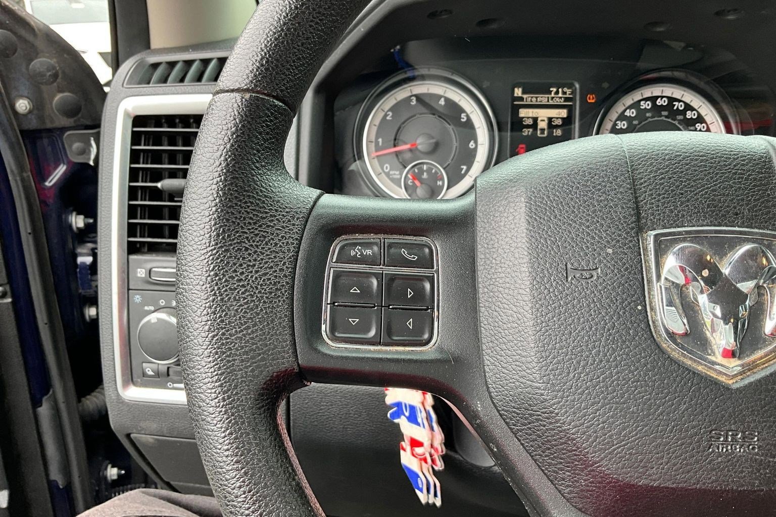 Used 2017 RAM 1500 Classic SLT AWD/4WD image 10