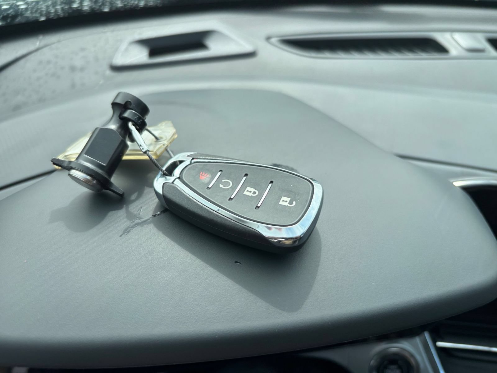 Used 2025 Chevrolet Trax LT FWD image 21