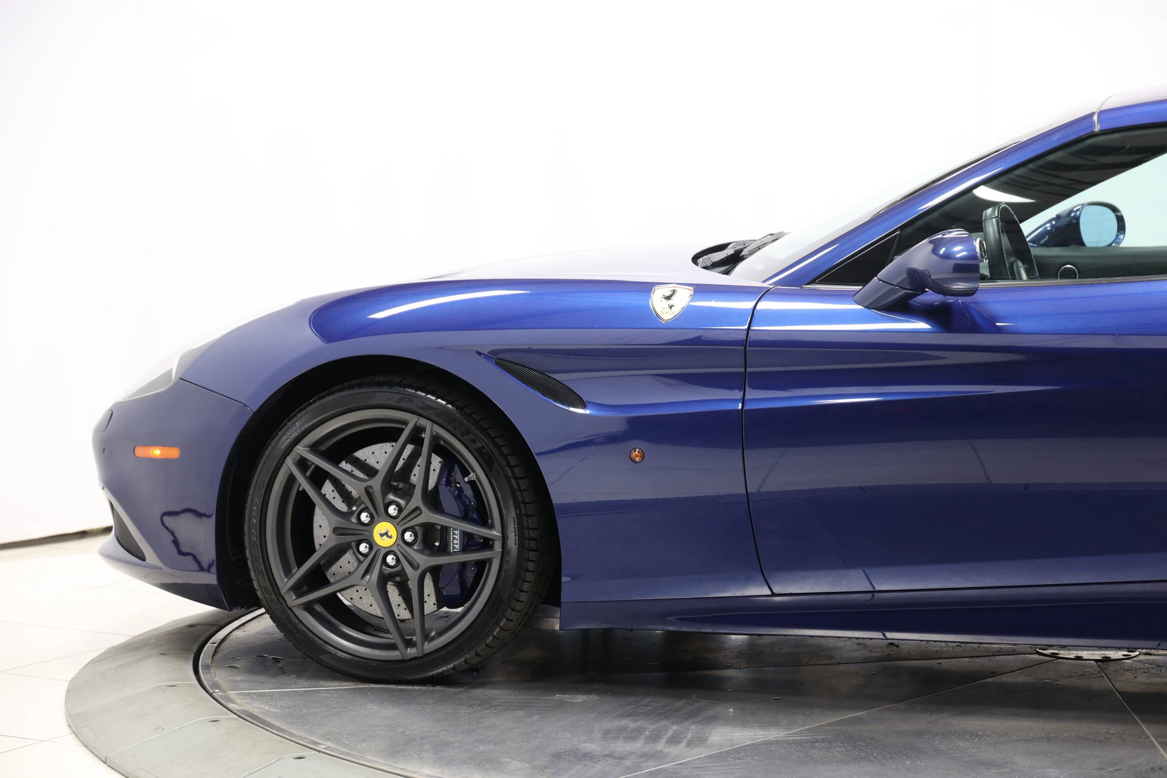 Used 2017 Ferrari California T image 10