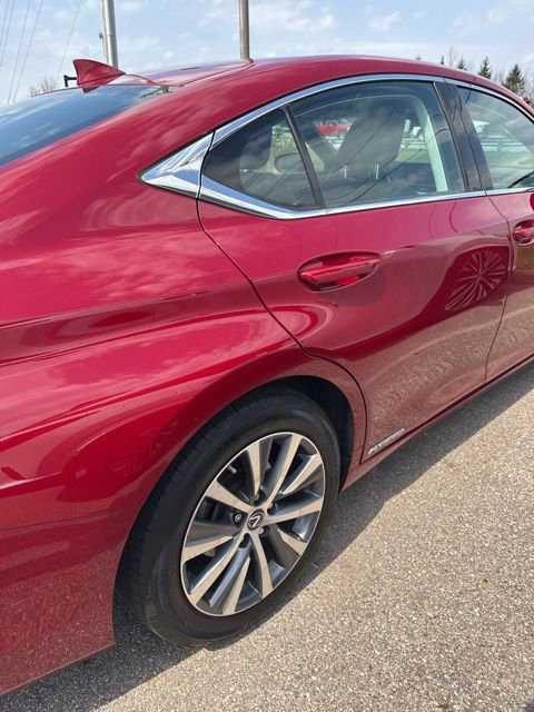 Used 2021 Lexus ES 300h w/ Premium Package image 8