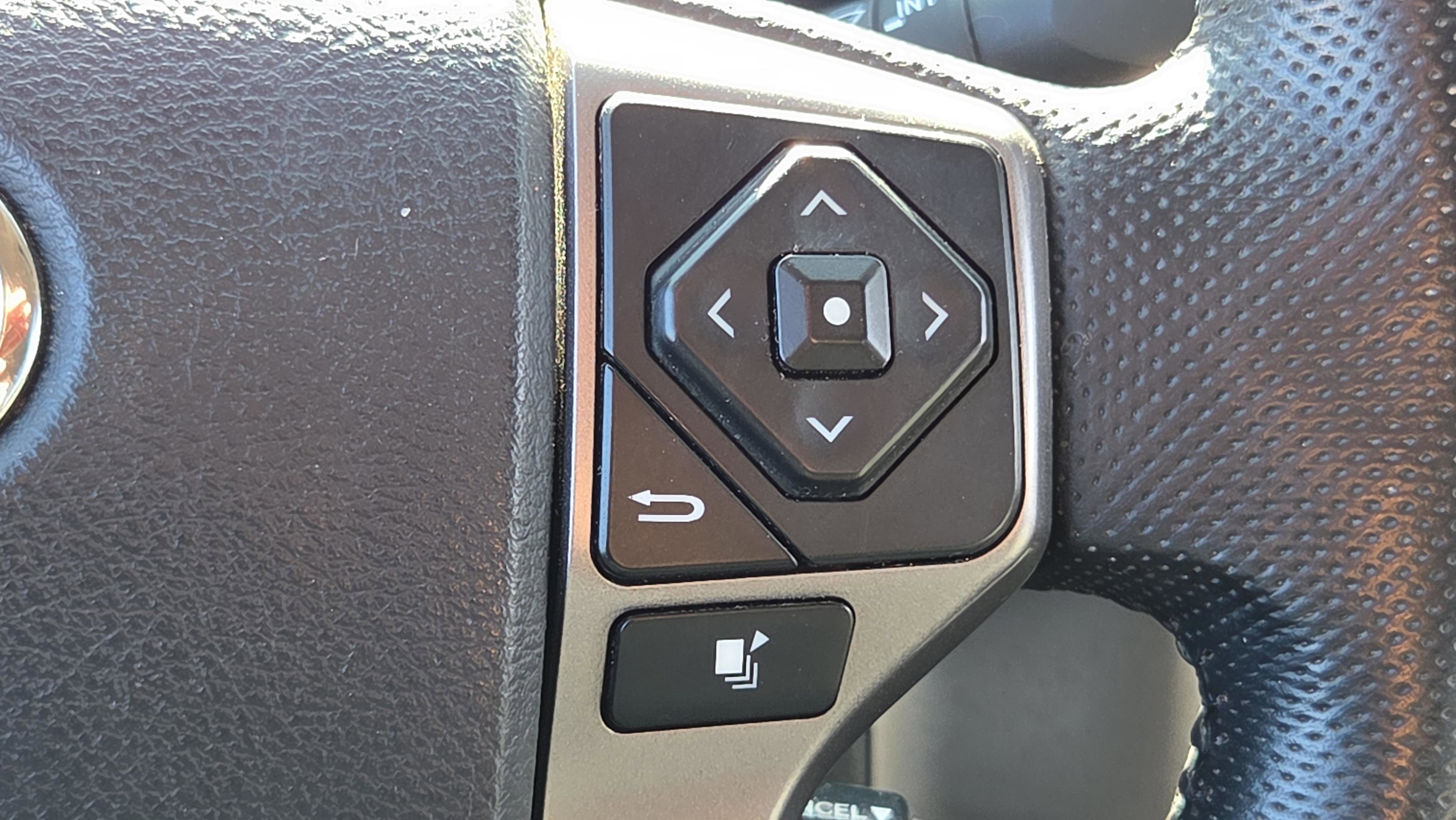 Used 2016 Toyota Tacoma SR5 w/ Towing Package image 31