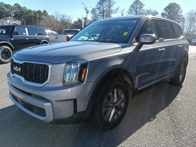 Used 2023 Kia Telluride LX image 7