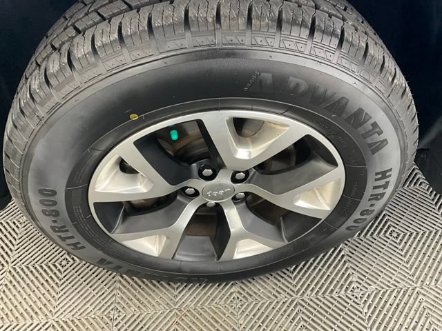 Used 2017 Jeep Cherokee Trailhawk AWD/4WD image 33