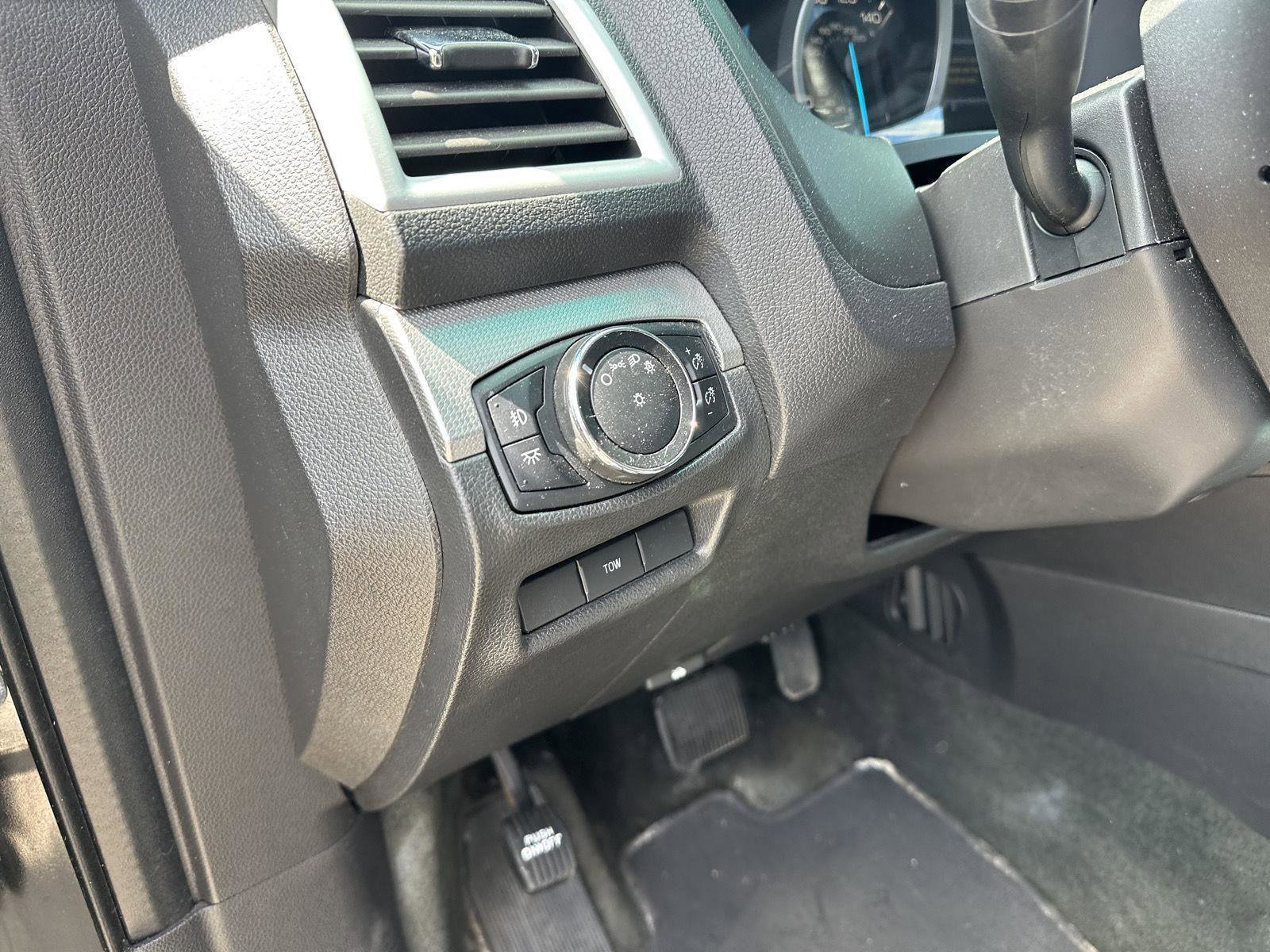 Used 2014 Ford Explorer XLT w/ Equipment Group 202A AWD/4WD image 18