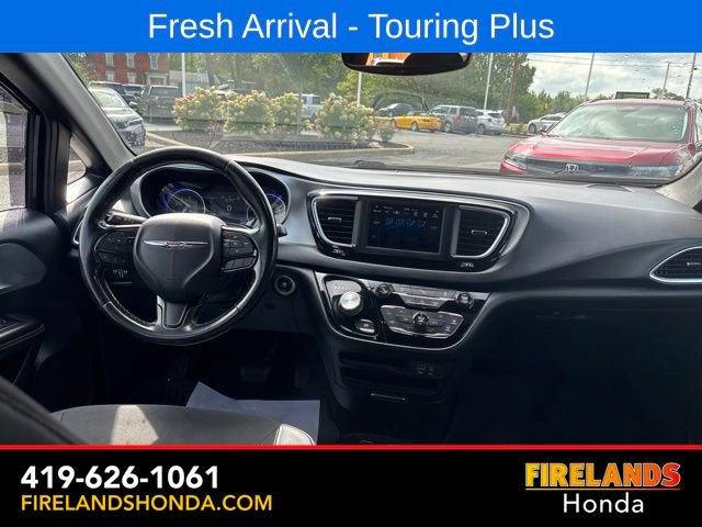 Used 2019 Chrysler Pacifica Touring Plus w/ S Appearance Package FWD image 13