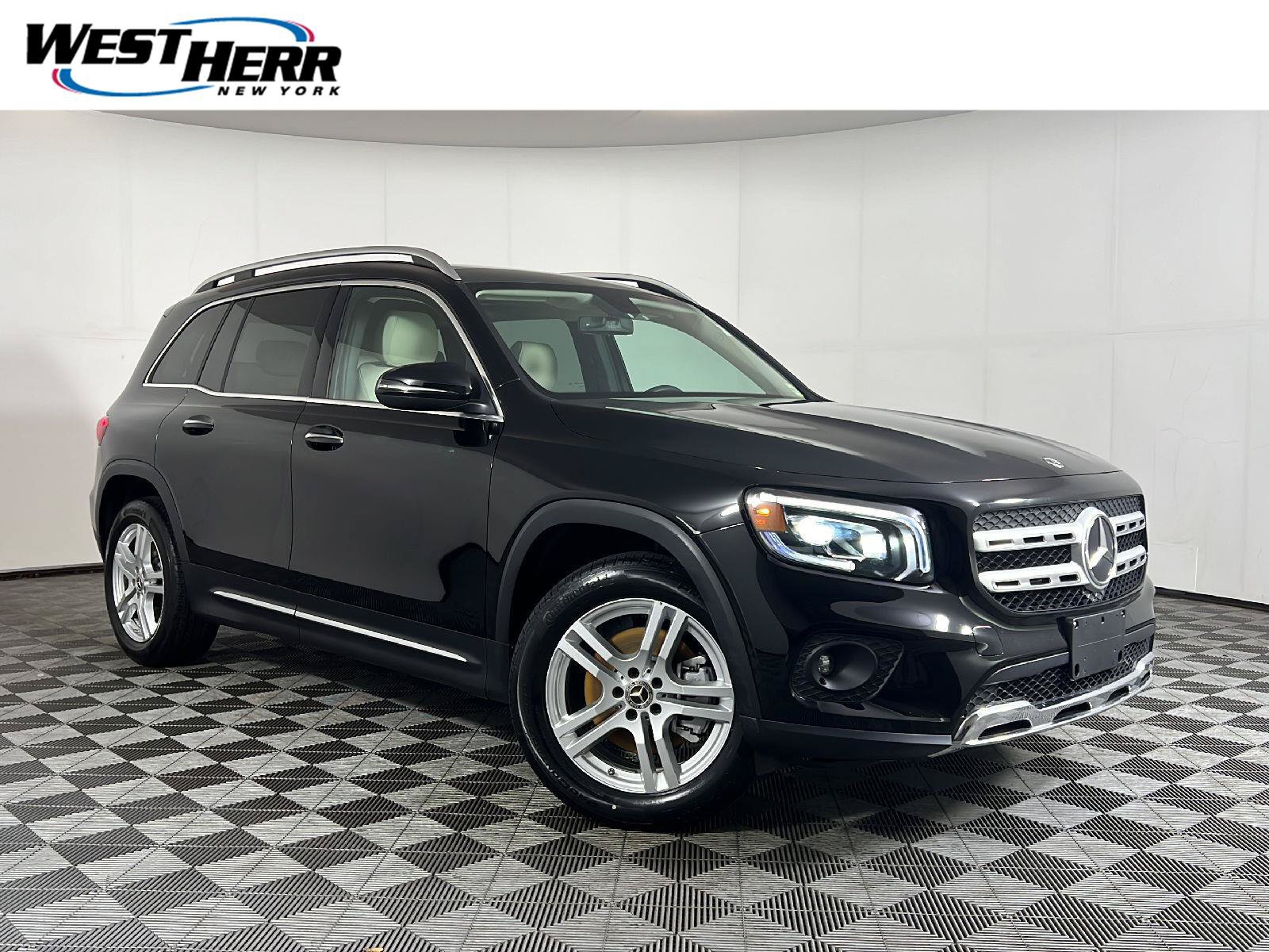 Used 2023 Mercedes-Benz GLB 250 4MATIC image 1