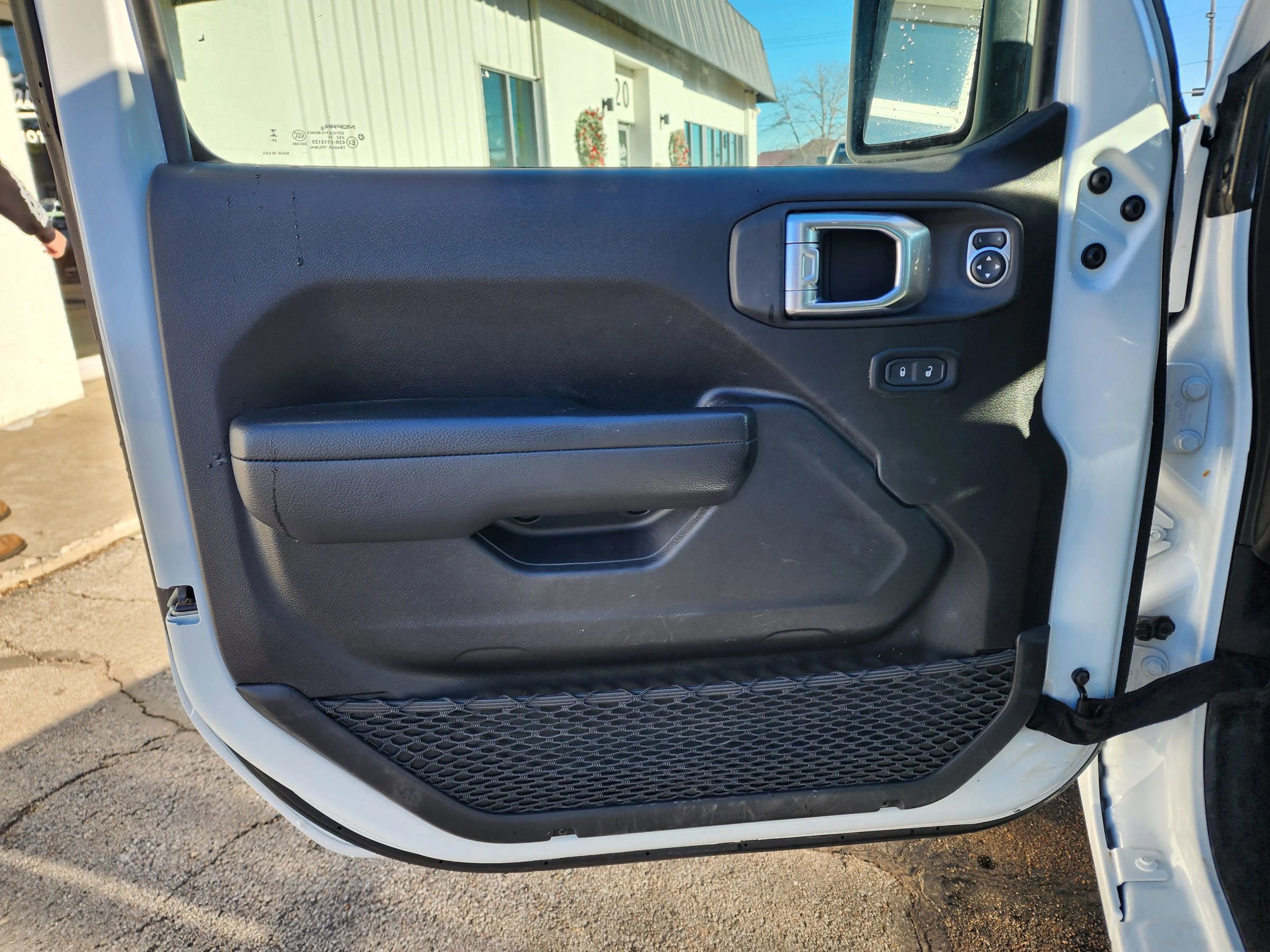 Used 2025 Jeep Gladiator Sport image 11