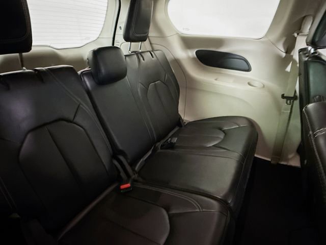 Used 2023 Chrysler Pacifica Touring-L image 26
