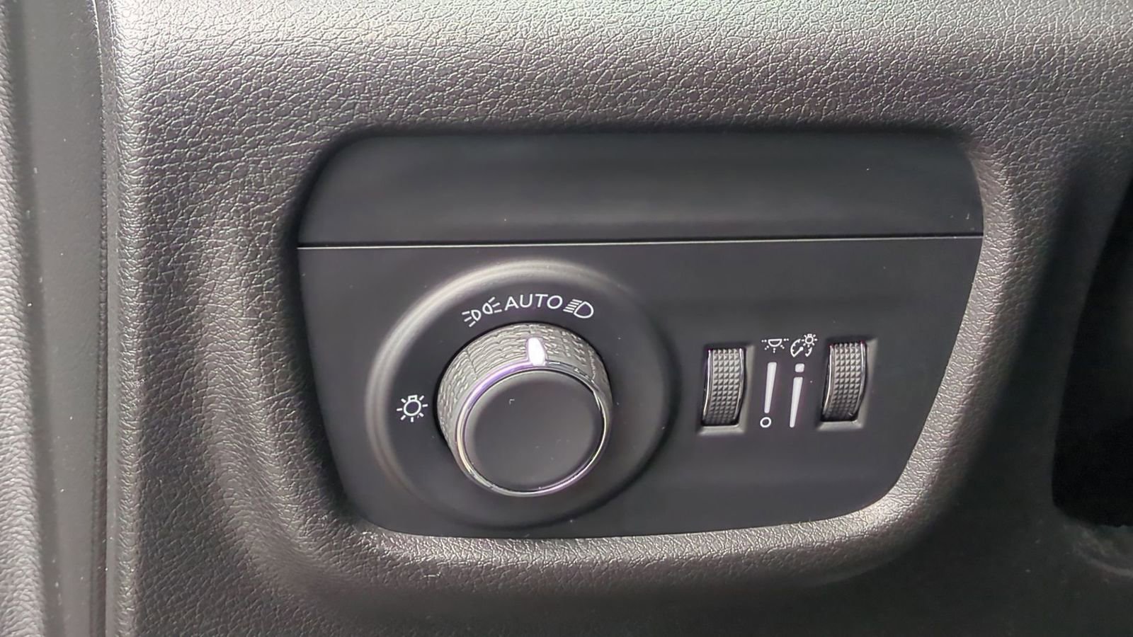 Used 2023 Jeep Grand Cherokee Altitude image 19