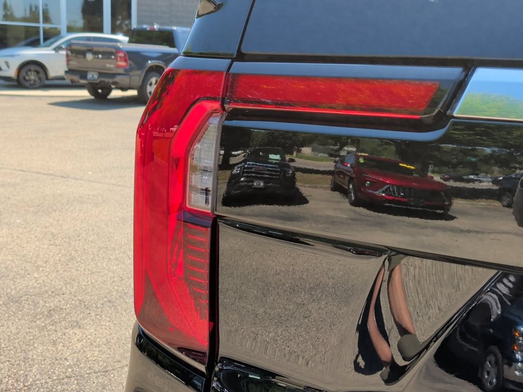 Used 2025 GMC Yukon Denali AWD/4WD image 45