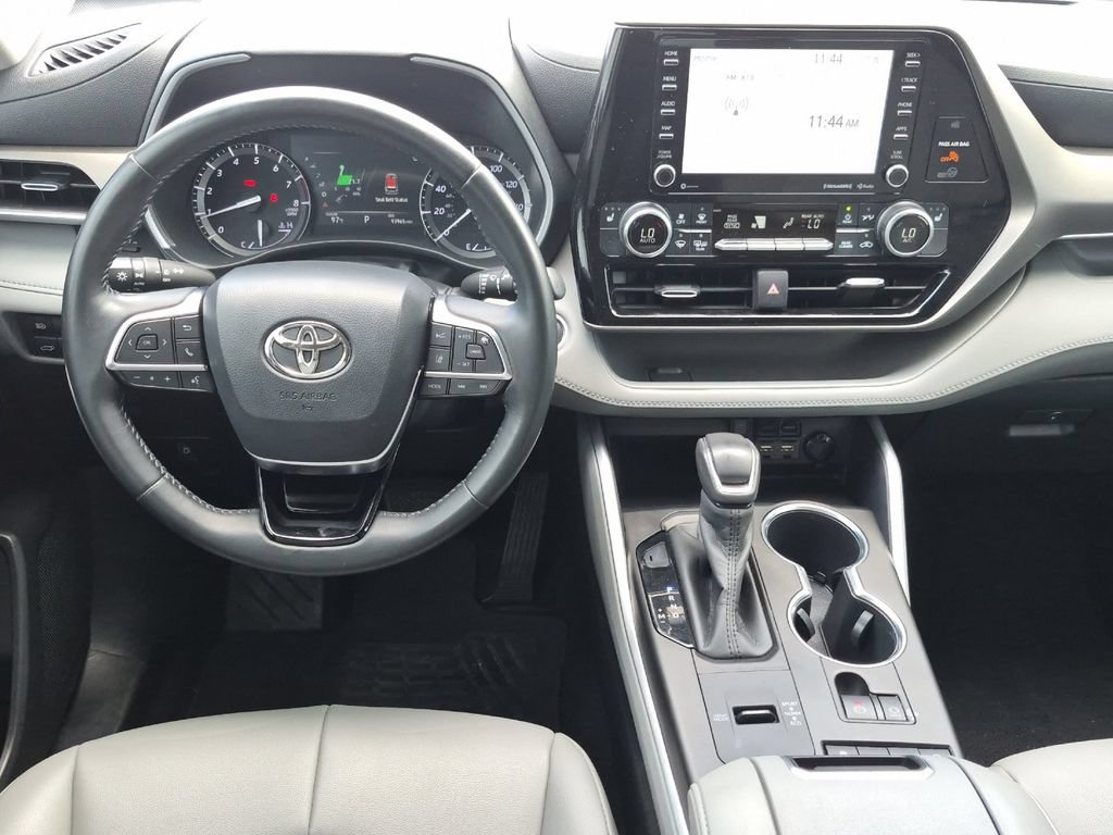 Used 2020 Toyota Highlander XLE FWD image 14
