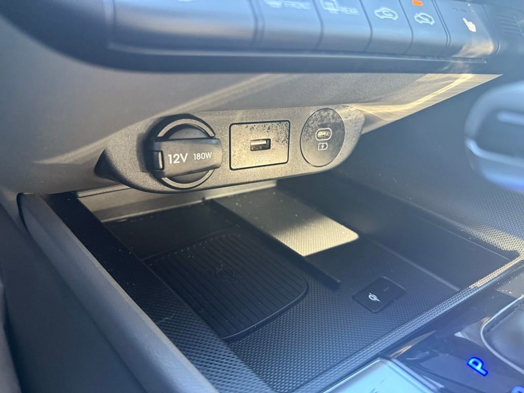 Used 2025 Hyundai Elantra SEL FWD image 43